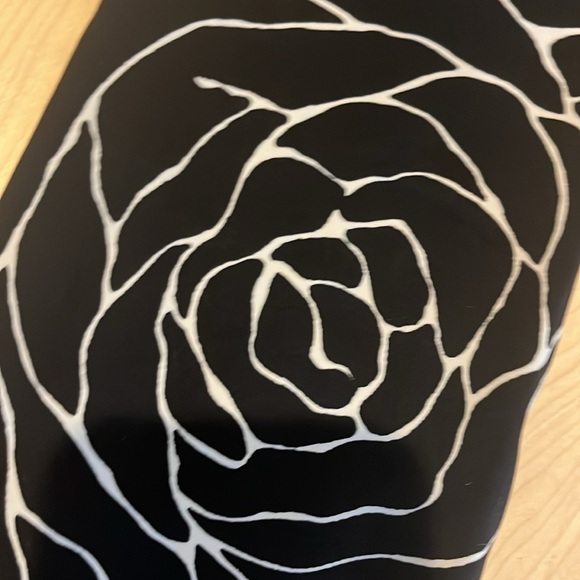 Rose print lululemon leggings - Picture 2 of 4